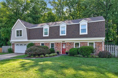 8000 Woodcroft Ct, Dunn Loring, VA, 22027-1234 | Card Image