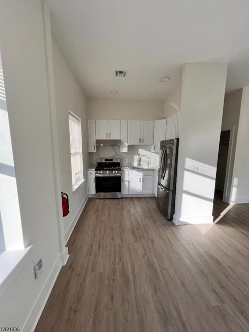 apt-4-70 69th St, Guttenberg, NJ, 07093-4439 | Card Image