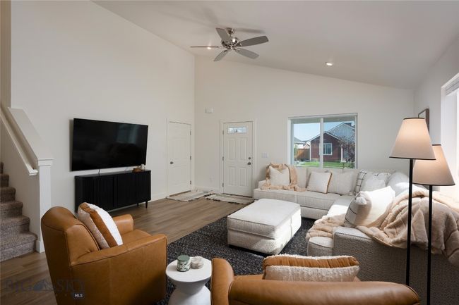 To the upstairs | Image 15