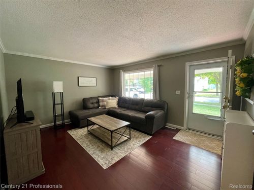 709 Hollybrook Dr, Midland, MI, 48642-3043 | Card Image