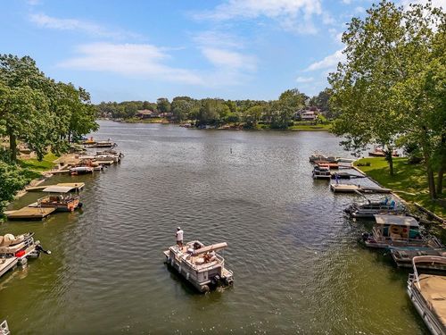376 Nw North Shore Dr, Lake Waukomis, MO, 64151-1456 | Card Image