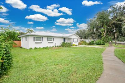 404 Longfellow Boulevard, House other with 3 bedrooms, 2 bathrooms and null parking in Lakeland FL | Image 3