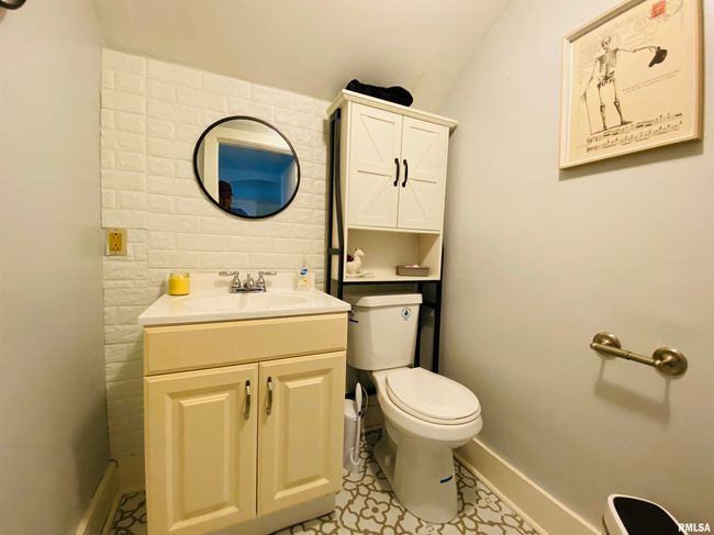 245 W Mcclernand Ave, House other with 5 bedrooms, 2 bathrooms and null parking in Shawneetown IL | Image 21
