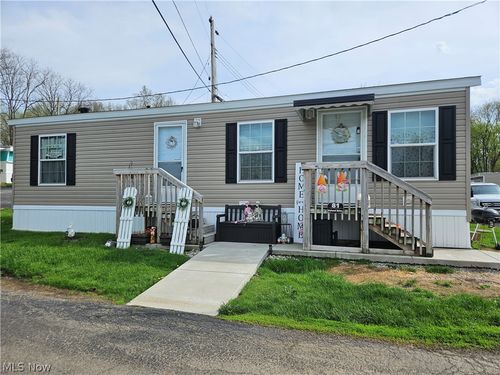 81 Hyland Dr, Akron, OH, 44312-2941 | Card Image