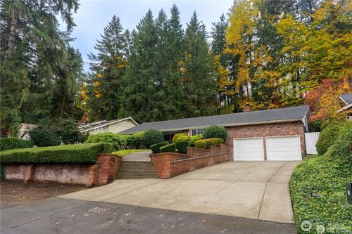 233 130th Avenue Ne, Bellevue, WA, 98005 | Card Image