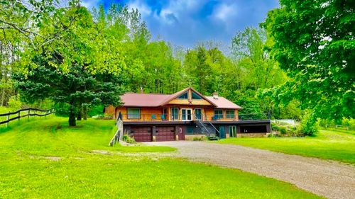 417 Old Sixteen Rd, Waterville, IA, 52170-7569 | Card Image