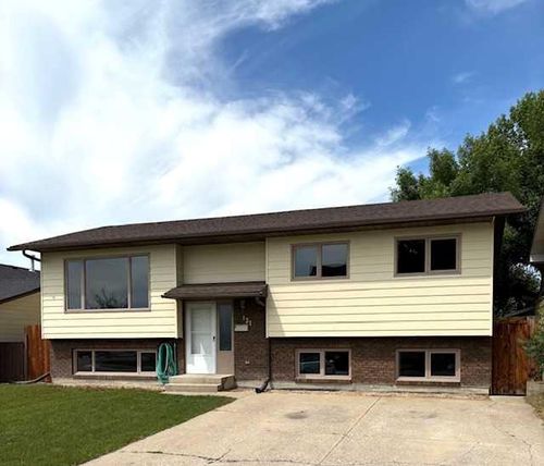131 Beaverpond Court N, Lethbridge, AB, T1H5Y8 | Card Image