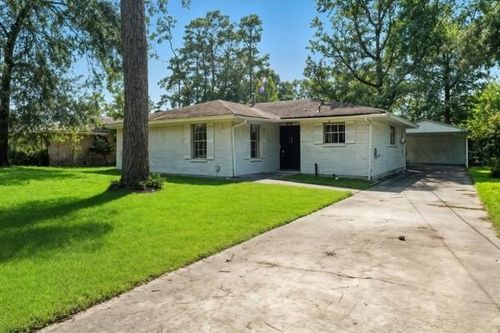 10615 Twin Oak Dr, Conroe, TX, 77385-9556 | Card Image