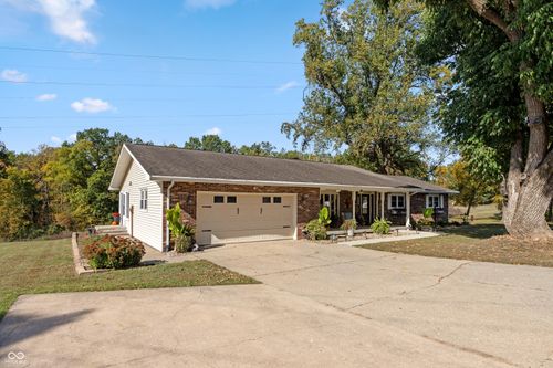 8560 N Lakewood Pl, West Terre Haute, IN, 47885-9350 | Card Image