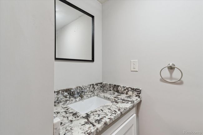 1/2 bath | Image 25