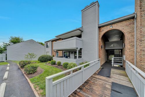 2413 Barnside Ct, Salem, VA, 24153-7416 | Card Image