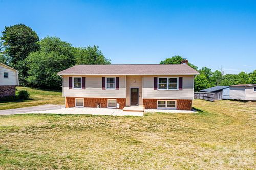 3231 25th Street Ne, Hickory, NC, 28601 | Card Image