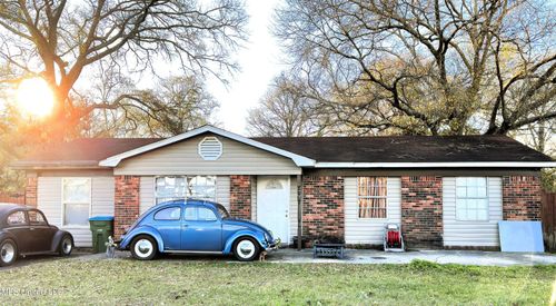 4813 King James Dr, Pascagoula, MS, 39581-5126 | Card Image