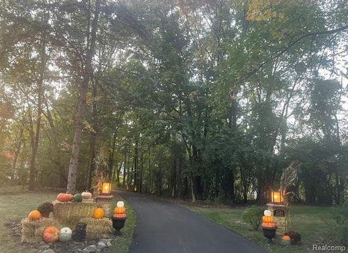 1510 Milford Hills Dr, Milford, MI, 48381-2648 | Card Image