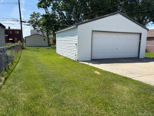 29851 Quinkert St, Roseville, MI, 48066-2150 | Card Image