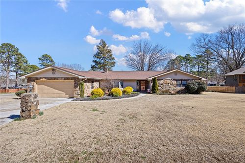 307 Wisteria Ct, Russellville, AR, 72801-4556 | Card Image