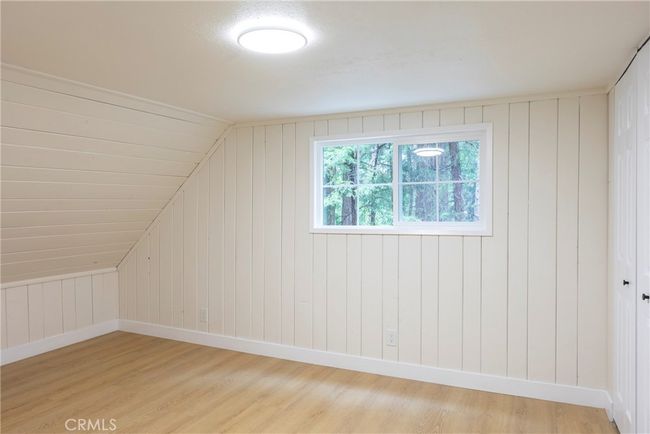 Upstairs Bedroom | Image 8