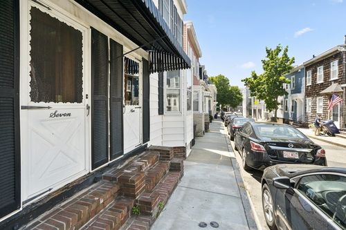 7 Grimes St, Boston, MA, 02127-2812 | Card Image