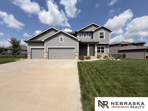 5304 Heartland Dr, Papillion, NE, 68133-2954 | Card Image