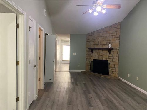 8215 Nw Mace Rd, Kansas City, MO, 64152-1933 | Card Image