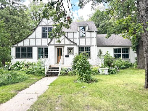 315 3rd Ave Ne, Roseau, MN, 56751-1802 | Card Image