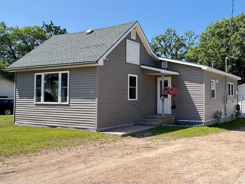317 2nd St Ne, Menahga, MN, 56464-3275 | Card Image