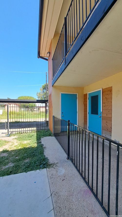 2-102-3718 Pleasanton Rd, San Antonio, TX, 78221 | Card Image