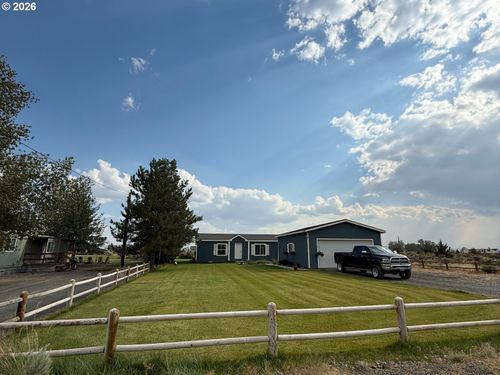86880 Glitter Ln, Christmas Valley, OR, 97641-2373 | Card Image