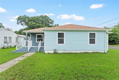 1801 N 13th Street, House other with 3 bedrooms, 1 bathrooms and 1 parking in Waco TX | Image 2