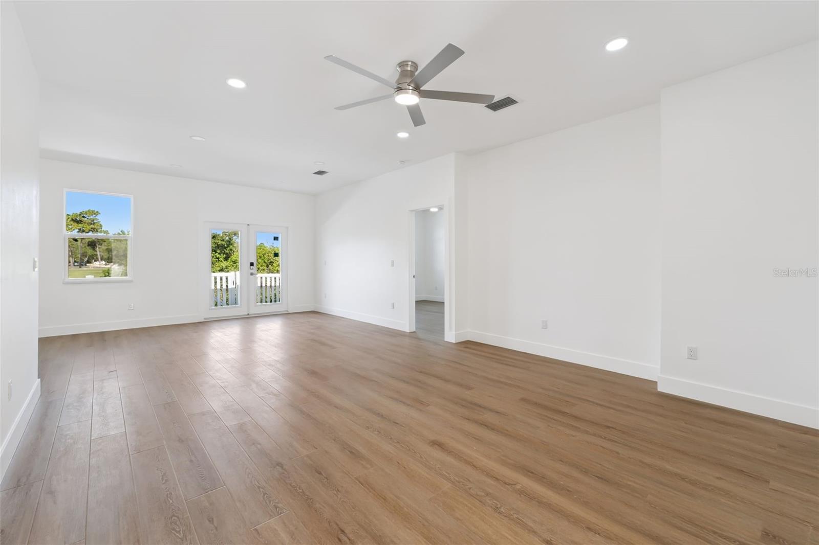 Residential in HOLIDAY 4