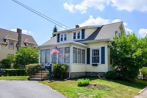 39 Beal St, Rockland, MA, 02370-1303 | Card Image