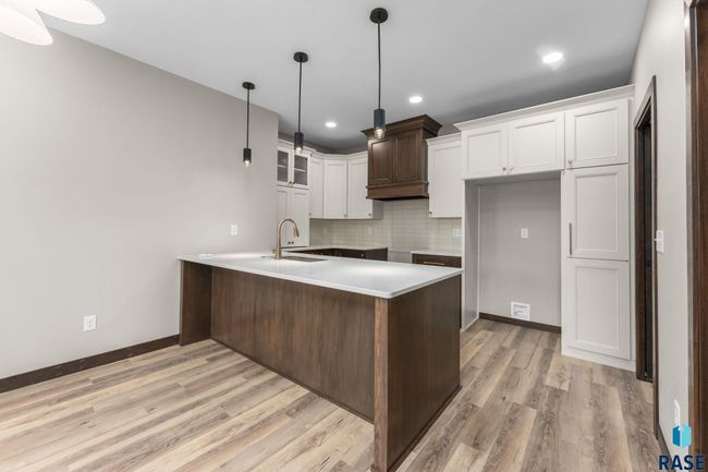 8619 W Shoreline Pl, Townhouse with 3 bedrooms, 3 bathrooms and null parking in Sioux Falls SD | Image 5