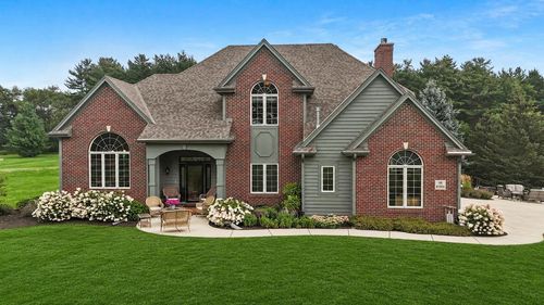 S91W31504 Grace Trl, Mukwonago, WI, 53149-8240 | Card Image