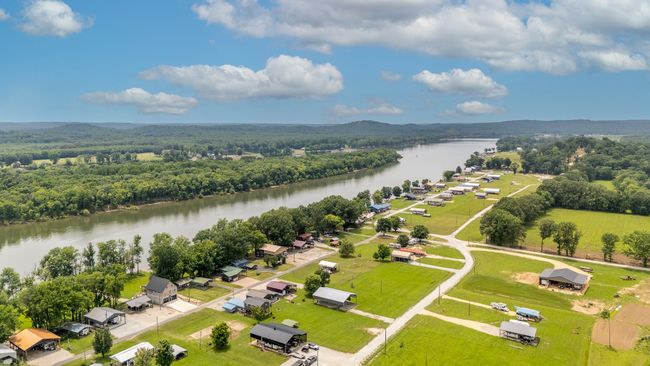 1038 Wc Pickett Rd, Home with 0 bedrooms, 0 bathrooms and null parking in Clifton TN | Image 11