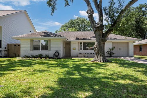 2107 Hewitt Dr, Houston, TX, 77018-4030 | Card Image