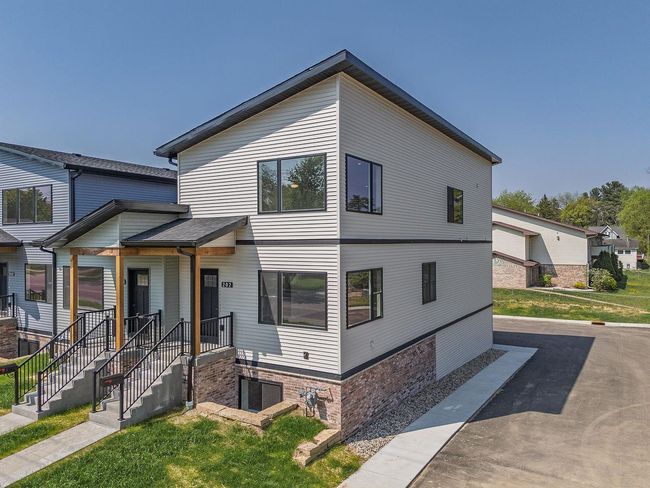 202 S Dewey Avenue, Condo with 3 bedrooms, 4 bathrooms and null parking in Reedsburg WI | Image 37