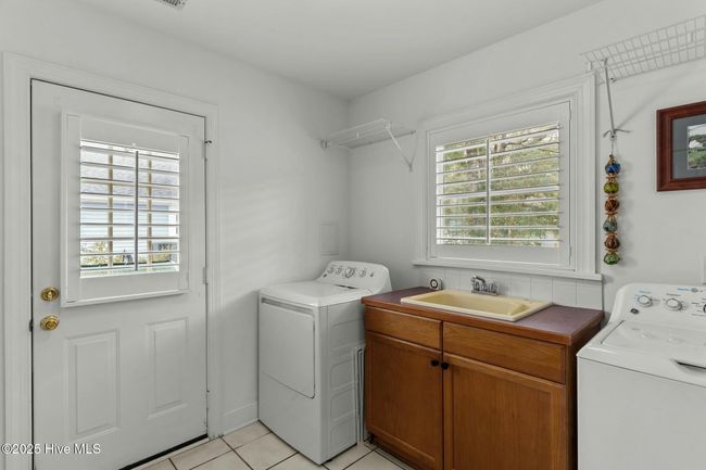1508 W Oak Island Dr, House other with 3 bedrooms, 2 bathrooms and 2 parking in Oak Island NC | Image 25