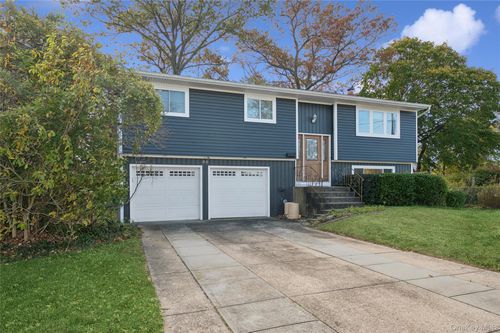80 Andrew Ave, Islip Terrace, NY, 11752-2321 | Card Image
