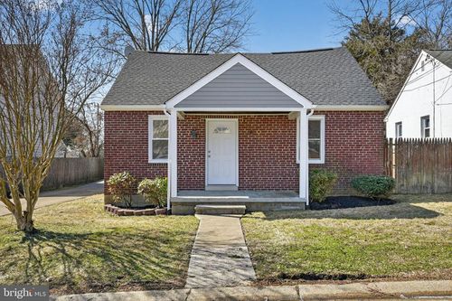 8 E 39th St, WILMINGTON, DE, 19802-2329 | Card Image