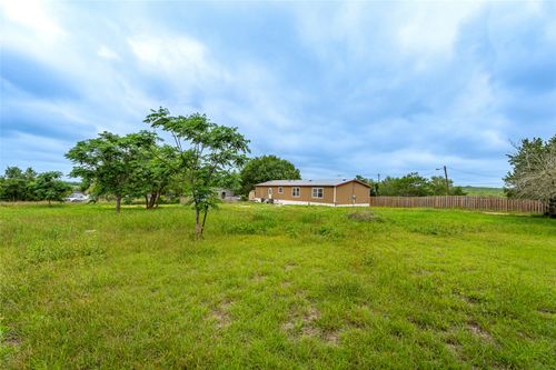 100 Cattle Bnd, Niederwald, TX, 78640-4464 | Card Image
