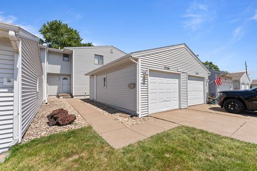 3760 Eastwood Ct, Bettendorf, IA, 52722-2858 | Card Image