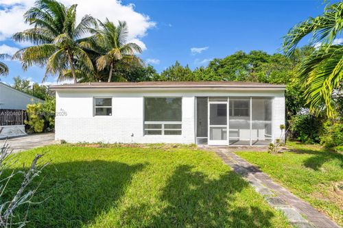 6831-6831 Greene St, Hollywood, FL, 33024-2833 | Card Image