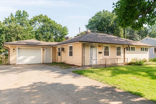 124 Tilton Park Dr, DeKalb, IL, 60115-1940 | Card Image