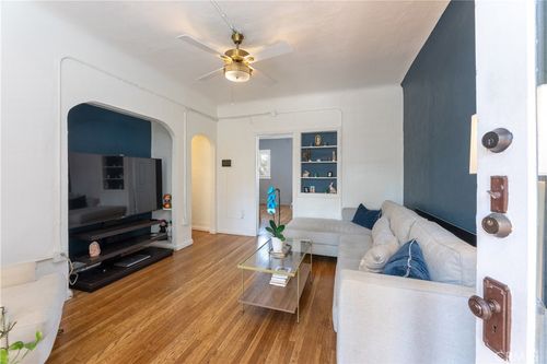 305-800 Pacific Ave, Long Beach, CA, 90802-2318 | Card Image