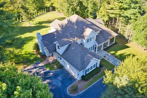 5 Morgan Ln, Locust Valley, NY, 11560-2418 | Card Image