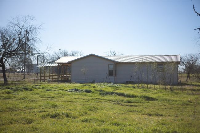 2095 Bridal Path Rd, House other with 1 bedrooms, 1 bathrooms and 100 parking in Luling TX | Image 30