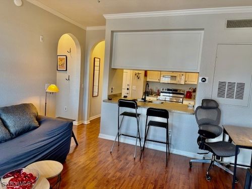 apt-464-860 N Orange Ave, Orlando, FL, 32801-1062 | Card Image