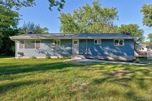 6342 Restwood Dr, Linden, MI, 48451-8708 | Card Image