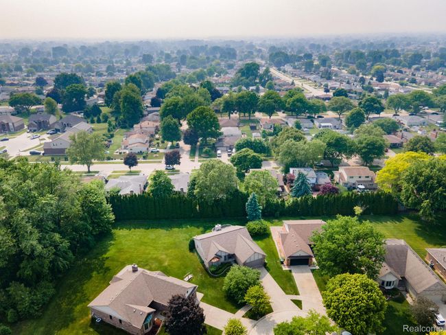 Beautifully & centrally located cul de sac | Image 34