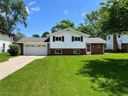 5135 Berkshire Dr, North Olmsted, OH, 44070-3019 | Card Image